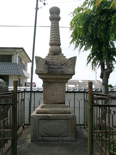 浄土寺の石造宝篋印塔の画像